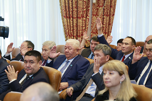 Qostanaıdyń oblystyq bıýdjetindegi únemdelgen qarjy naqtylandy