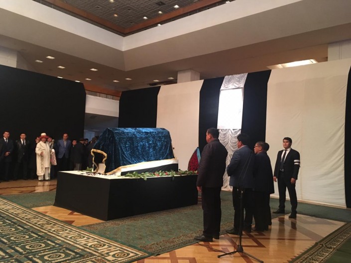 Qazaqstan halqy jazýshy Sherhan Murtazany aqtyq saparǵa shyǵaryp saldy