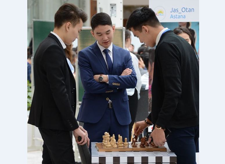 Muǵalim mártebesi bıikteı beredi