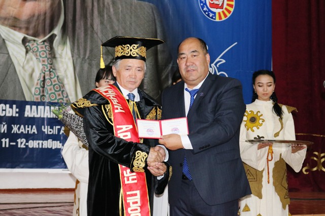 Akademııa ǵalymdaryna Qurmetti professor ataǵy berildi