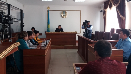 Aqtóbede jas jigitti pyshaqtap óltirgen Beknaz Keńshilikke sot úkimi shyqty