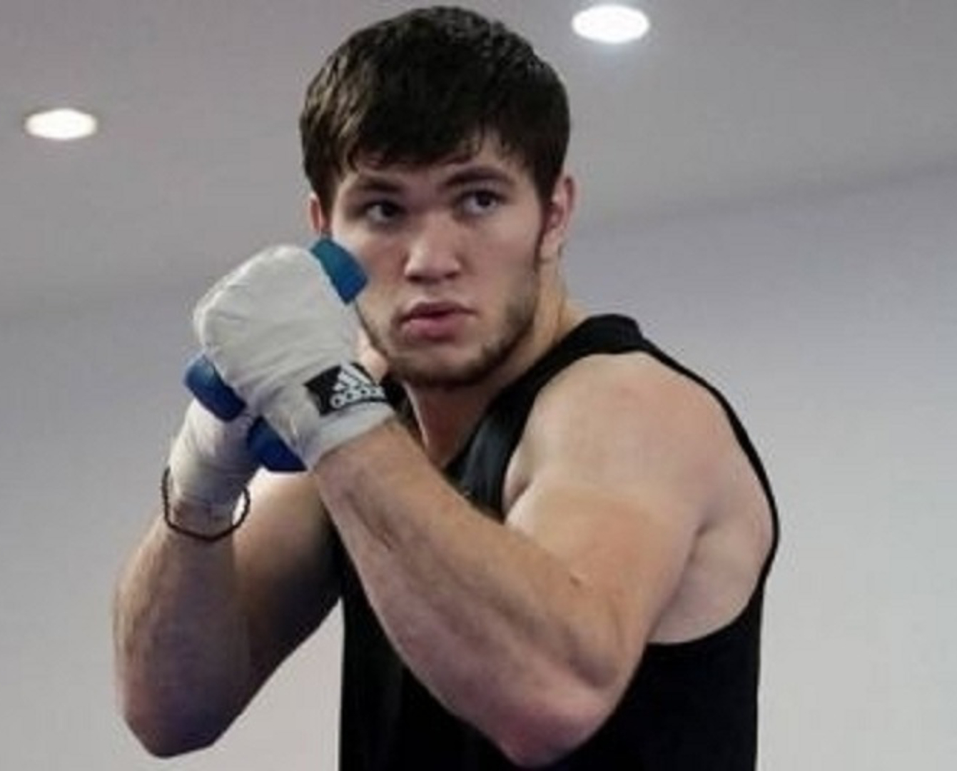 Kásipqoı boksshy Álı Ahmedovtyń aıqyn jeńisi