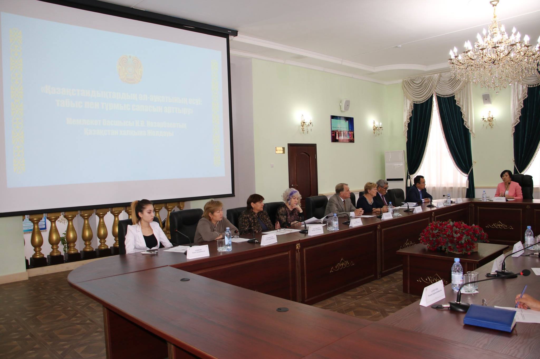 Qazaqstan halqy Assambleıasy janynan qurylǵan Ǵylymı-sarapshylyq toptyń keńeıtilgen otyrysy ótti