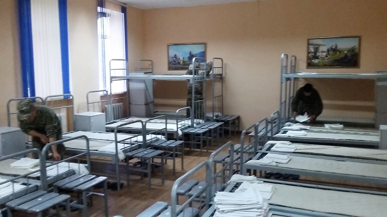 Elimizdiń Batysyndaǵy áskerı bólimder jas sarbazdardy qabyldaýǵa daıyn