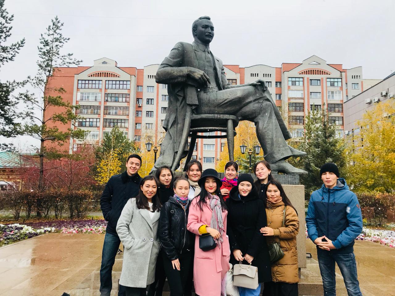 Sáken Seıfýllınniń týǵanyna 124 jyl