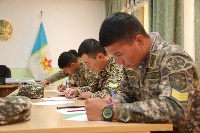 «Batys» óńirlik qolbasshylyǵynyń áskerı bólimderinde kýrsanttardyń áskerı taǵylymdamasy bastaldy