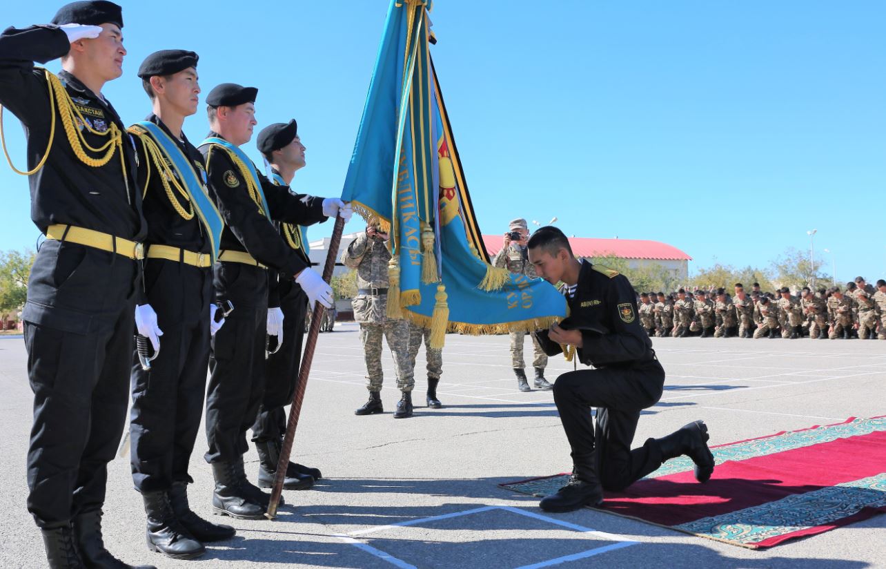 Áskerı boryshyn ótegen sarbazdar týǵan jerlerine oralýda