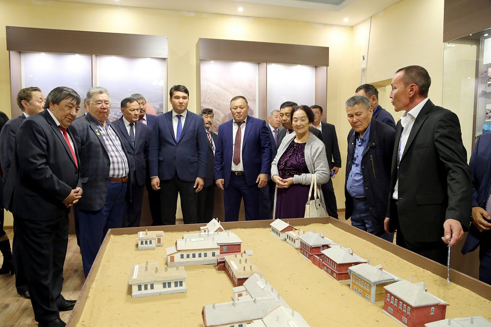 Meńdeshev bilim alǵan mektep 150 jyldyǵyn atap ótti