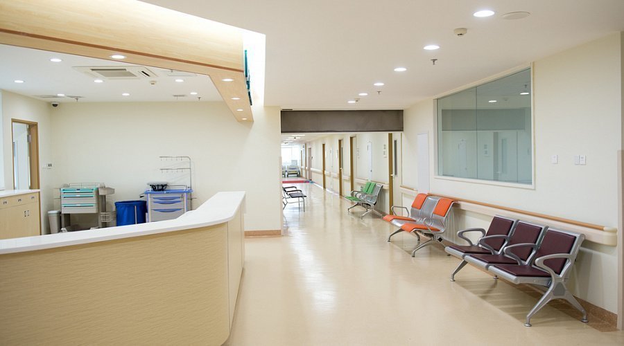 Mıhaıl Bortnık pen Manap Kóbenov aýrýhana ujymymen júzdesti