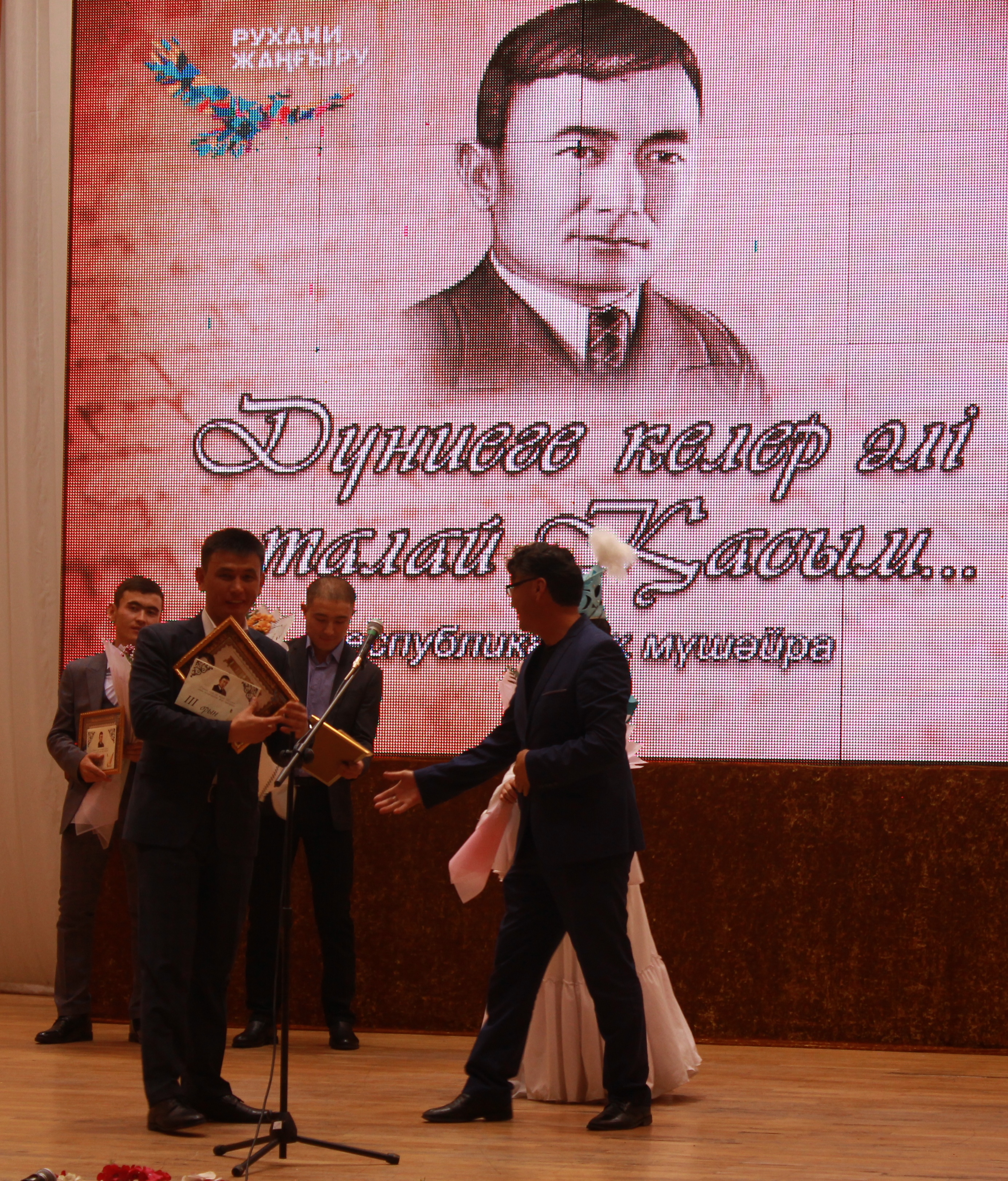 «Egemenniń» tilshisi Hamıt Esaman júldeger atandy