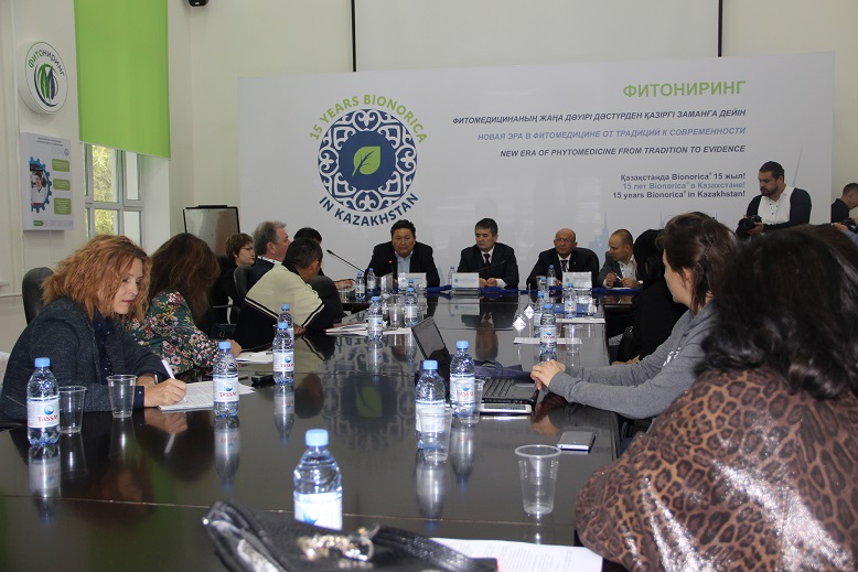 Almatyda fıtomedısınanyń jańa dáýirine qatysty jıyn ótti