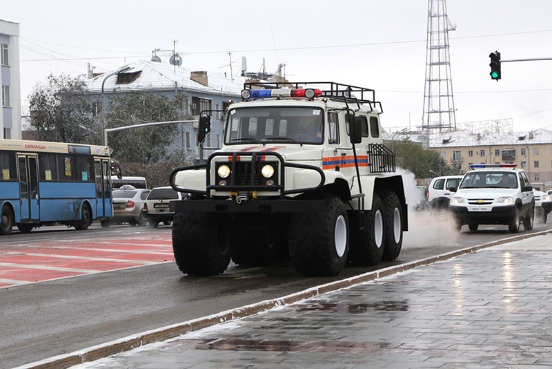 Qaraǵandyda tártip saqshylary men qutqarýshylar 850 mln teńgeniń jańa tehnıkasyna ıe boldy