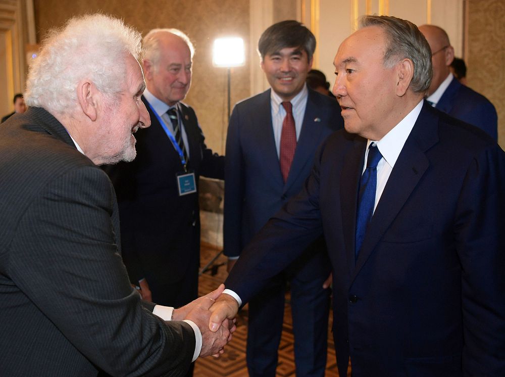 Nursultan Nazarbaev Rolf Draakpen jáne Mehran Efteharmen kezdesti