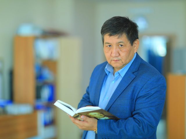  Amangeldi Keńshilikuly: «Ádebıetimizdiń altyn ǵasyry alda»
