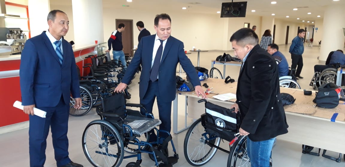 Múmkindigi shekteýli jandarǵa múgedekter arbasyn syılaıdy