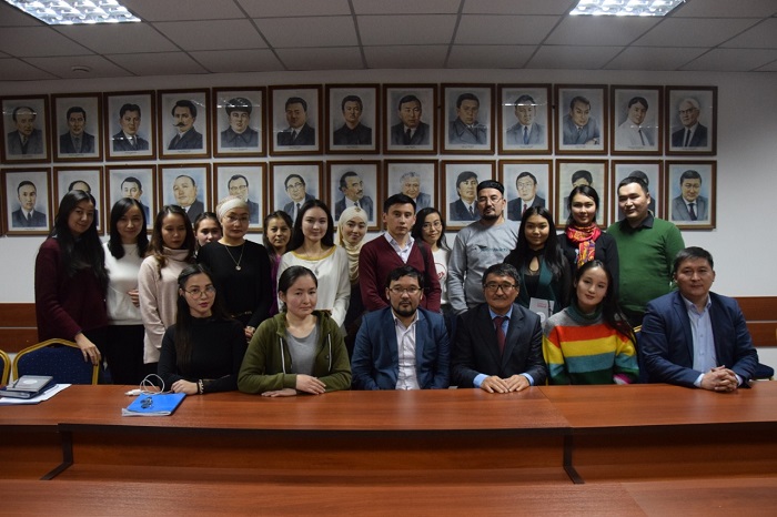 Qaınar Oljaı: Jas jýrnalıst jaıyn sııaqty bolýy kerek (Vıdeo)