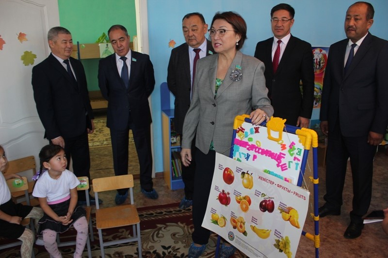 Senatorlar Batys Qazaqstan oblysyn aralady