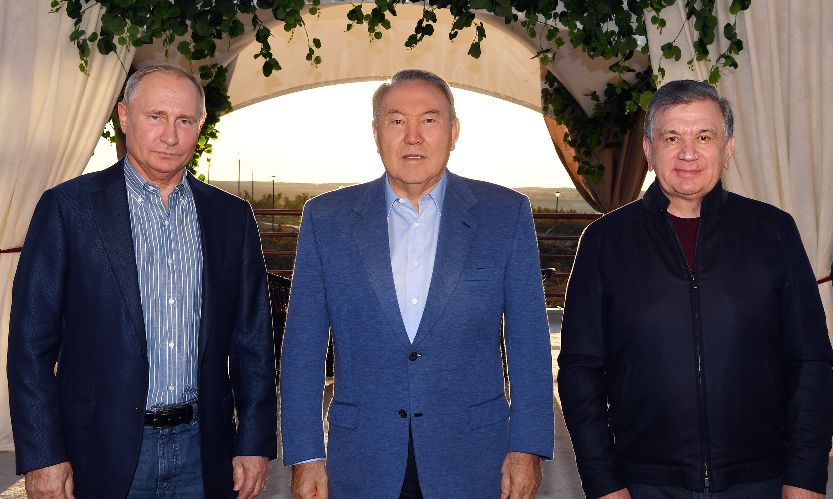 Nursultan Nazarbaev Reseı jáne О́zbekstan basshylarymen kezdesti