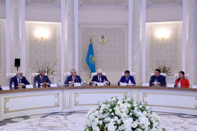 Mádenıet mınıstri joldaý baǵyttaryn túsindirdi