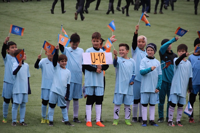 Almatyda  jasóspirimderge arnalǵan fýtbol ortalyǵy ashyldy