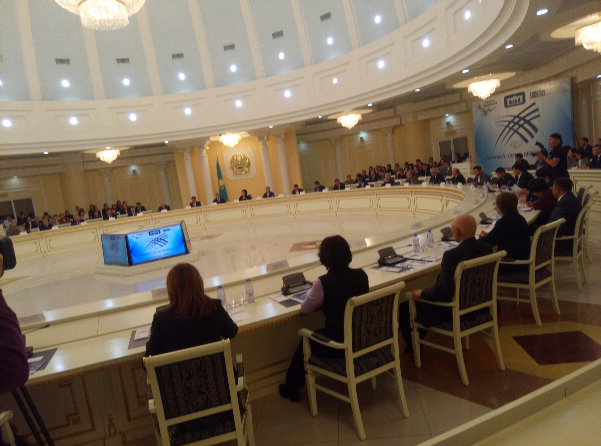 Qostanaıda «Tatýlasý: sotqa deıin, sotta» atty konferensııa ótti