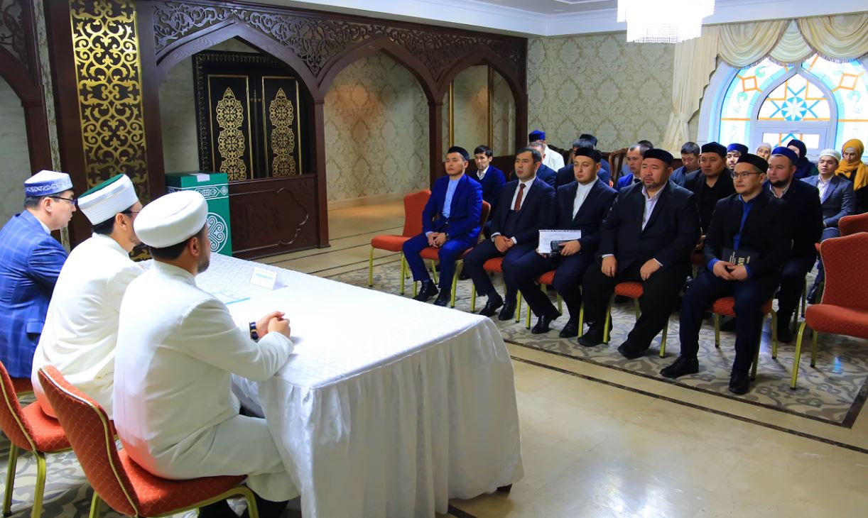 Əziret Sultan meshitine jańa Bas ımam taǵaıyndaldy