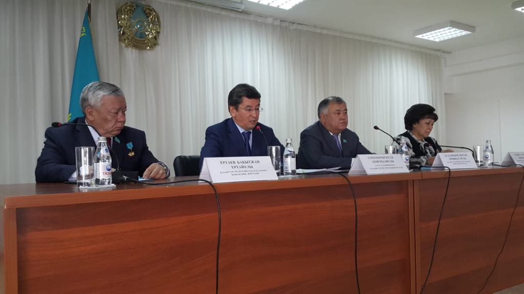 Májilis depýtattary aýyl turǵyndarymen kezdesti