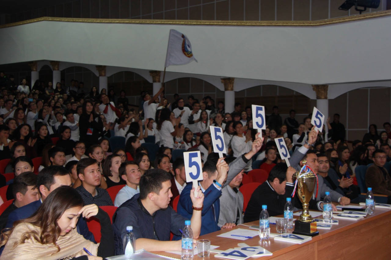 Aqtóbede sybaılas jemqorlyqqa qarsy qazaqsha KVN oıyndary ótti