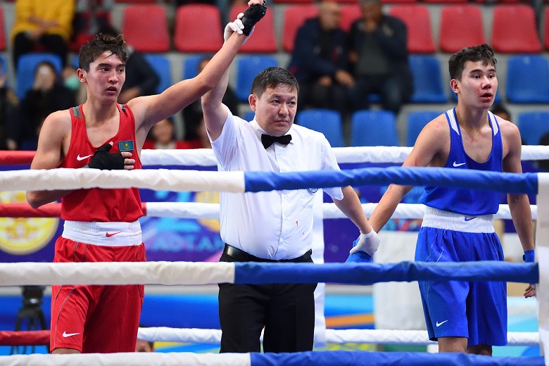 Bokstan «Jetisý kýbogy» úshin jarys  ótip jatyr