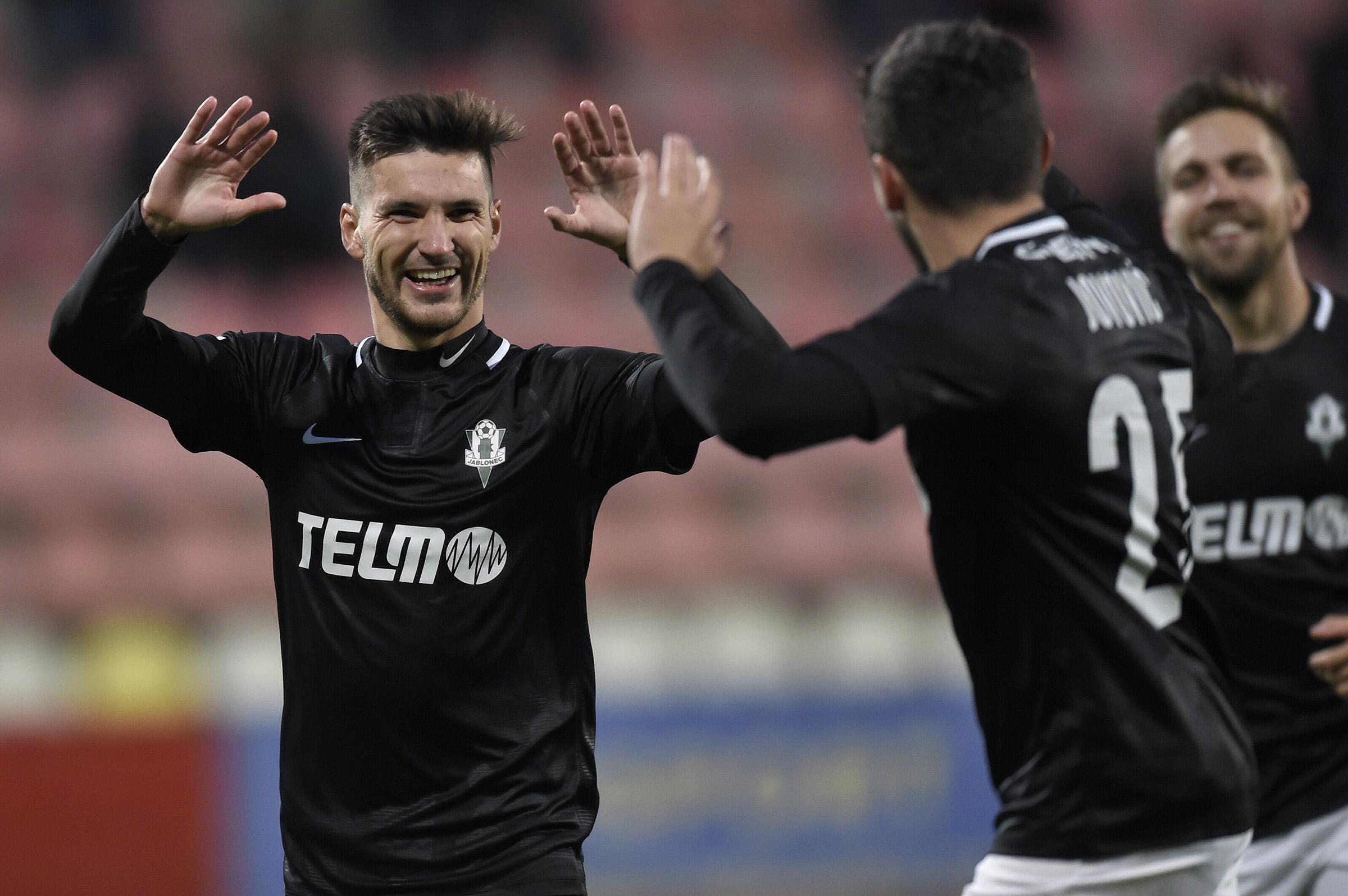 "Iаblones" - tájirıbıesiz, biraq julqynyp turǵan komanda