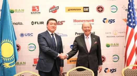 Asqar Mamın men AQSh saýda mınıstri Ýılbýr Ross bıznes-forýmǵa qatysty