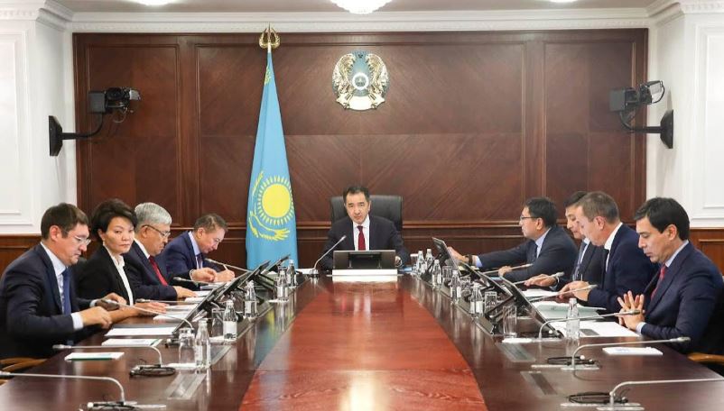 Úkimet úıinde Prezıdent Joldaýyn oryndaý aıasynda eńbekaqy mólsherin arttyrý máseleleri talqylandy