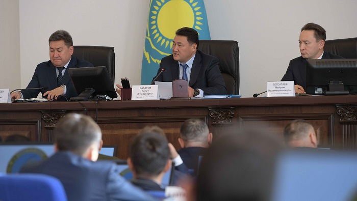 Pavlodarda turǵyndar oblys ákiminiń qabyldaý bólmesine  qońyraý shalýda