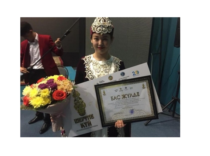 Aqjýsan Imanǵazyqyzy «Shertpe kúı» festıvaliniń Gran-prıin ıelendi