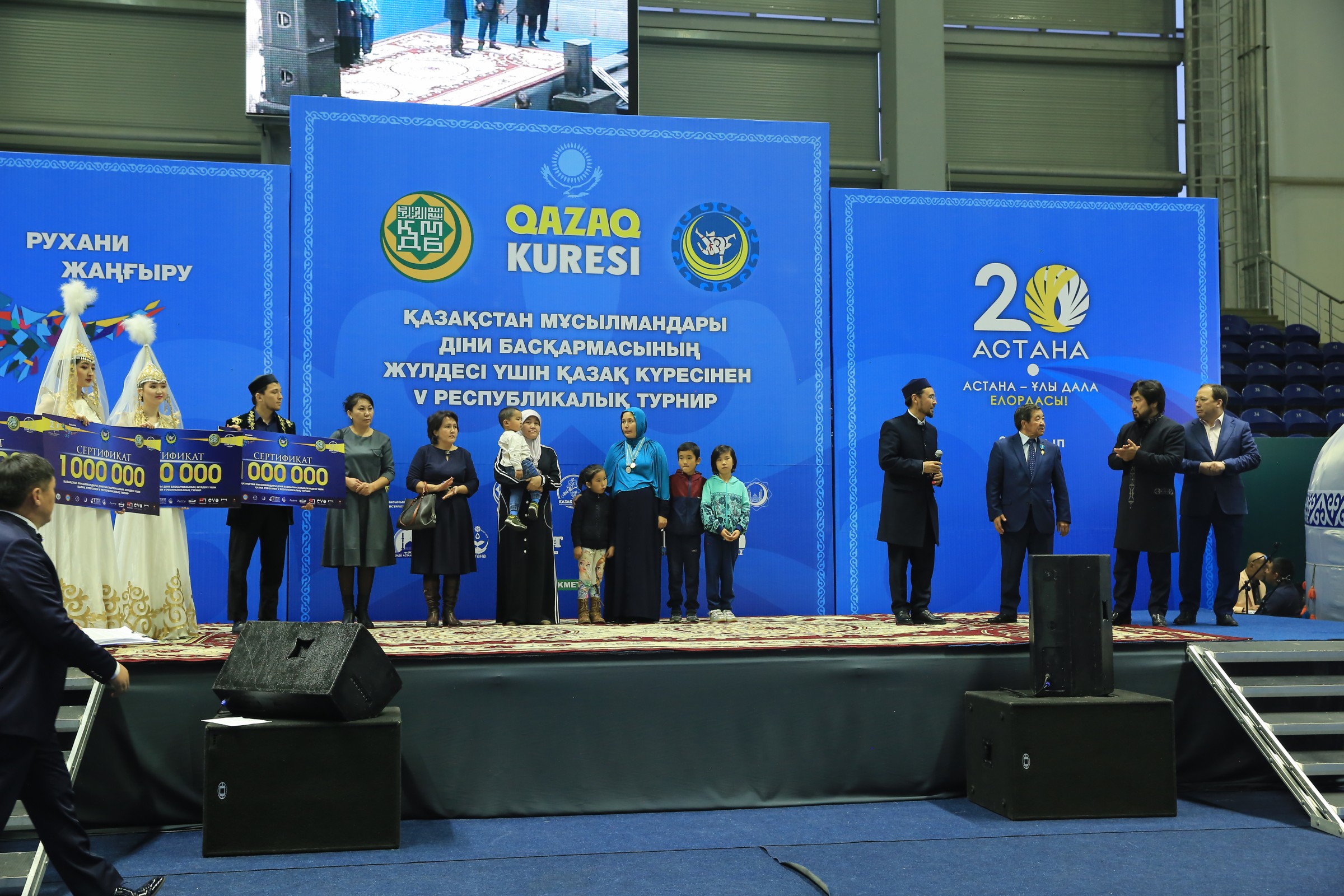 Týrnırden túsken qarajat jurtshylyq aldynda muqtajdarǵa úlestirildi