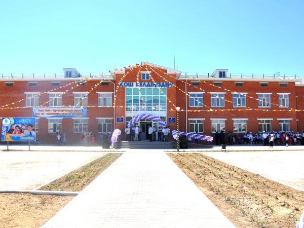 Úsh aýysymdy mektepterdiń máselesi sheshilgen shahar