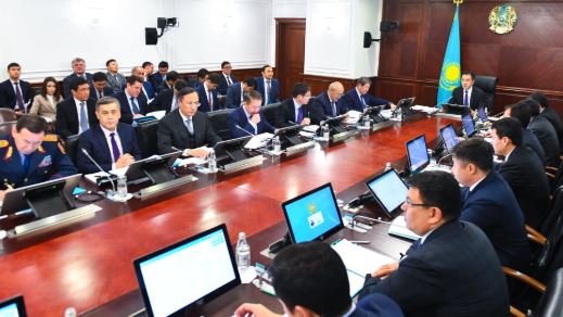 Úkimette densaýlyq jáne pedagogtyń mártebesi týraly kodeks jobalary qaraldy