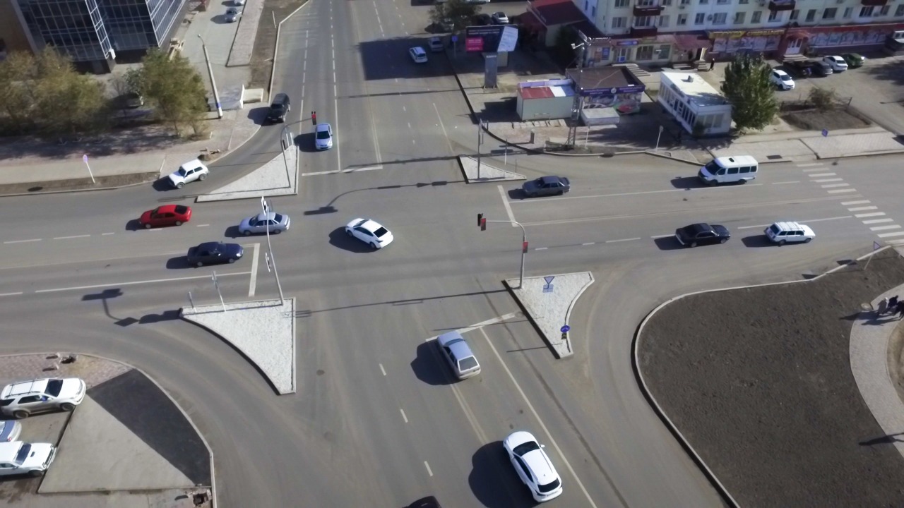 Atyraýda qalanyń úsh ortalyq kóshesin qaıta jańǵyrtý  jáne keńeıtý jobasy aıaqtaldy