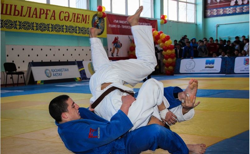 Aqtaýda jasóspirimder arasynda halyqaralyq týrnır bastaldy