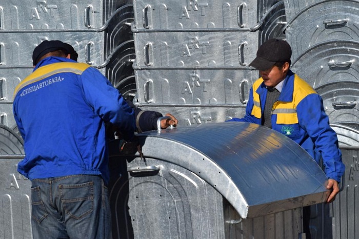 Atyraýda eýrostandartqa sáıkes qoqys jáshikteri salynady