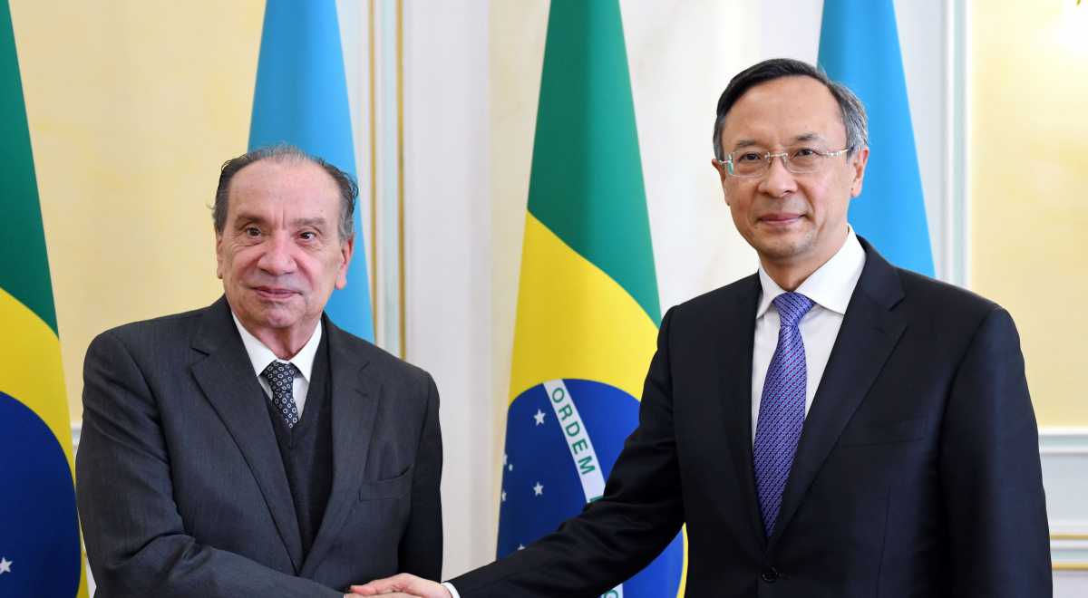 Brazılııanyń Syrtqy ister mınıstri Qazaqstanǵa resmı saparmen keldi