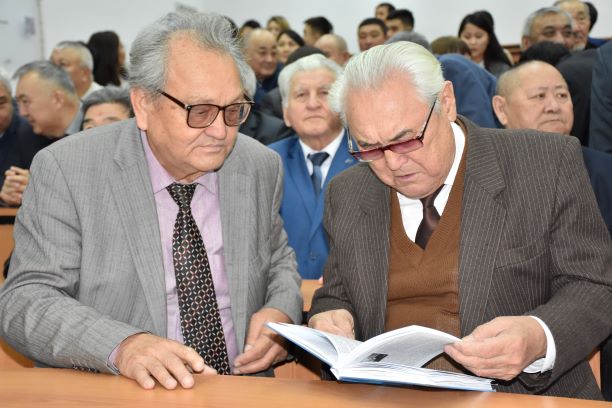 Qostanaıda Spandııar Kóbeevtiń qurmetine dárishana ashyldy