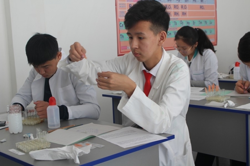 Jezqazǵanda jas hımıkter arasynda respýblıkalyq olımpıada ótti