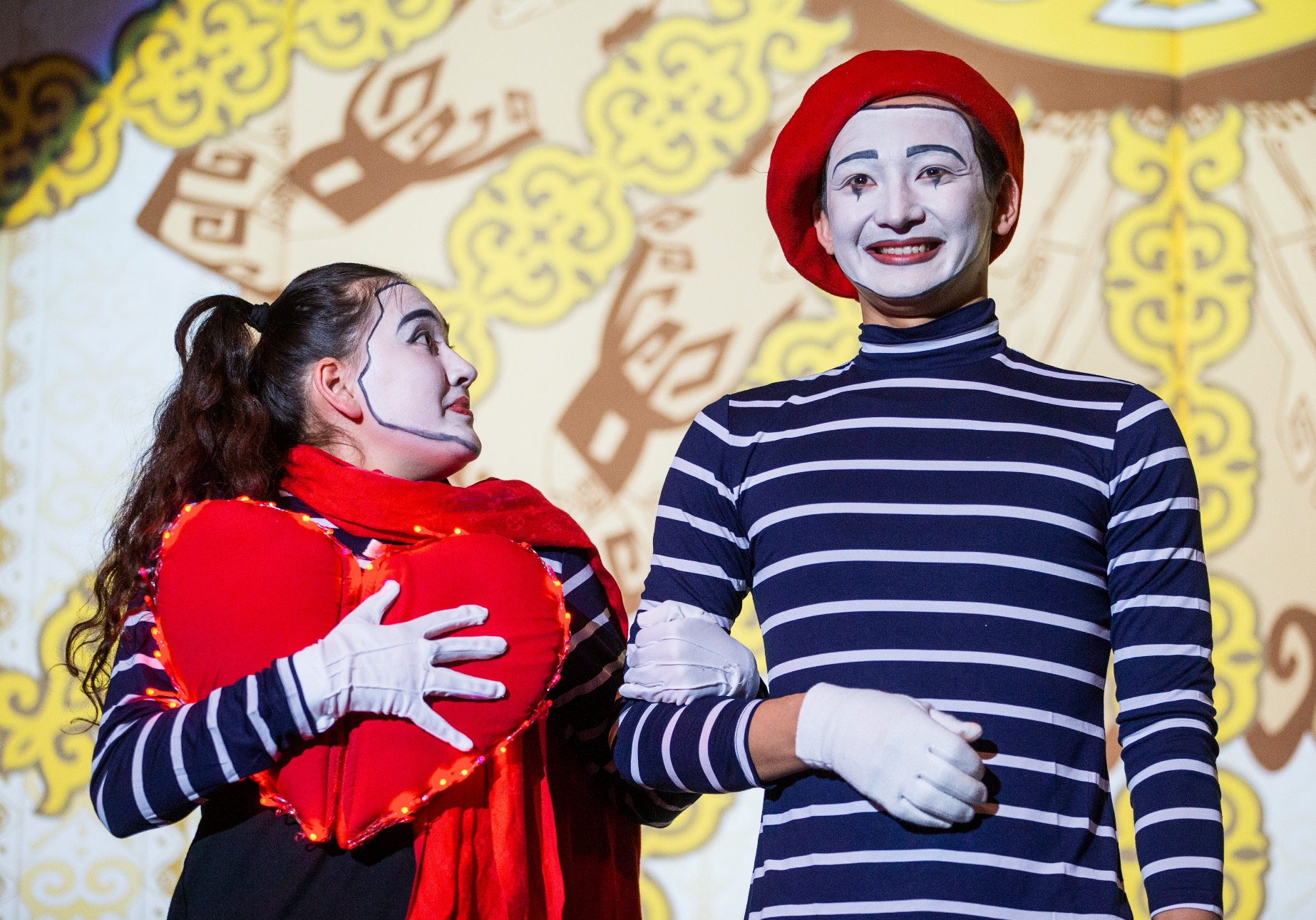 Almatyda ÚII «Bastaý» Halyqaralyq stýdenttik fılmder kınofestıvali bastaldy