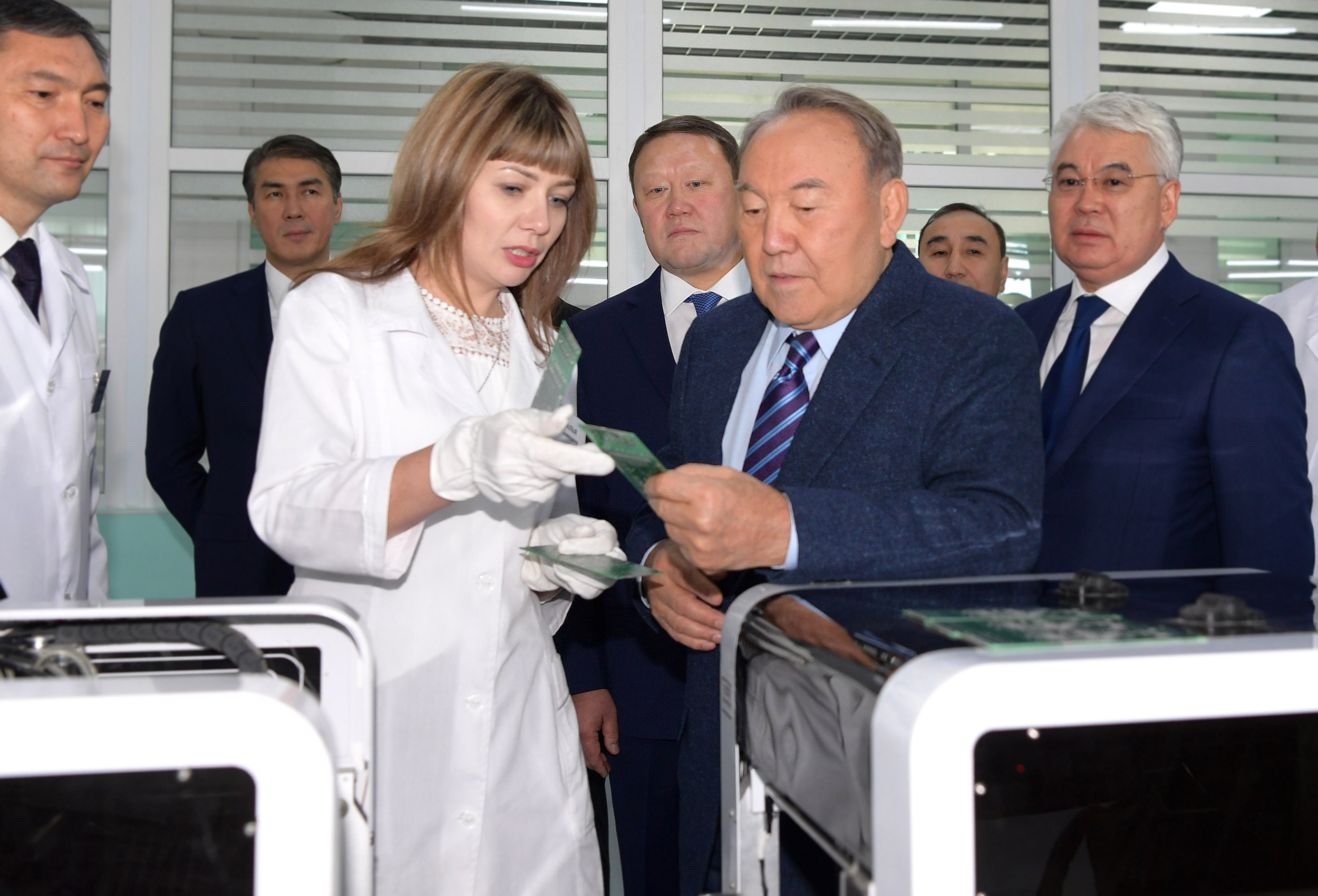 Nursultan Nazarbaev S.Kırov atyndaǵy zaýytqa bardy