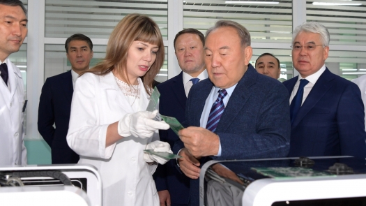 Soltústik Qazaqstanda Elbasy temirjol, munaı-gaz salasy qondyrǵylaryn shyǵaratyn zaýytqa bardy