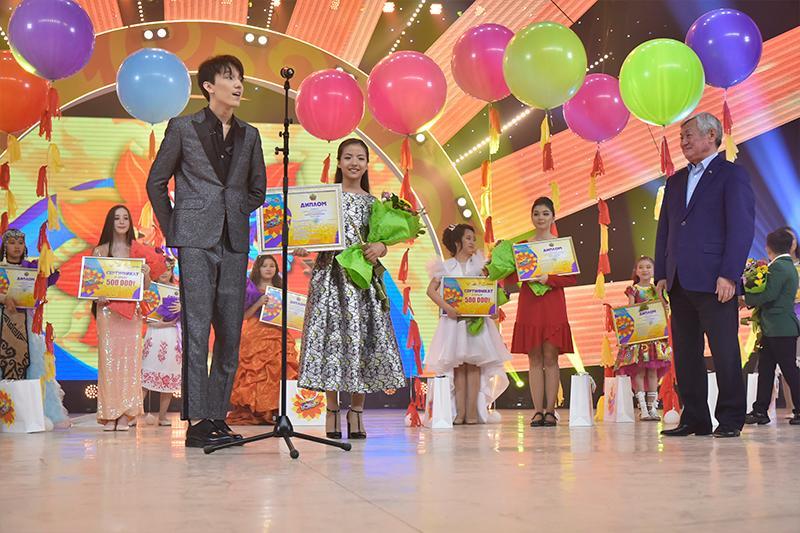 Aqtóbelik qyz Dımash Qudaıbergenniń Londondaǵy konsertine qatysady