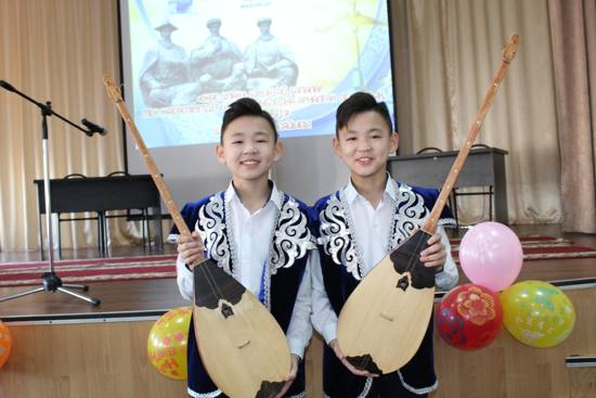 Almatyda mektep oqýshylary arasynda sheshendik óner baıqaýy ótti