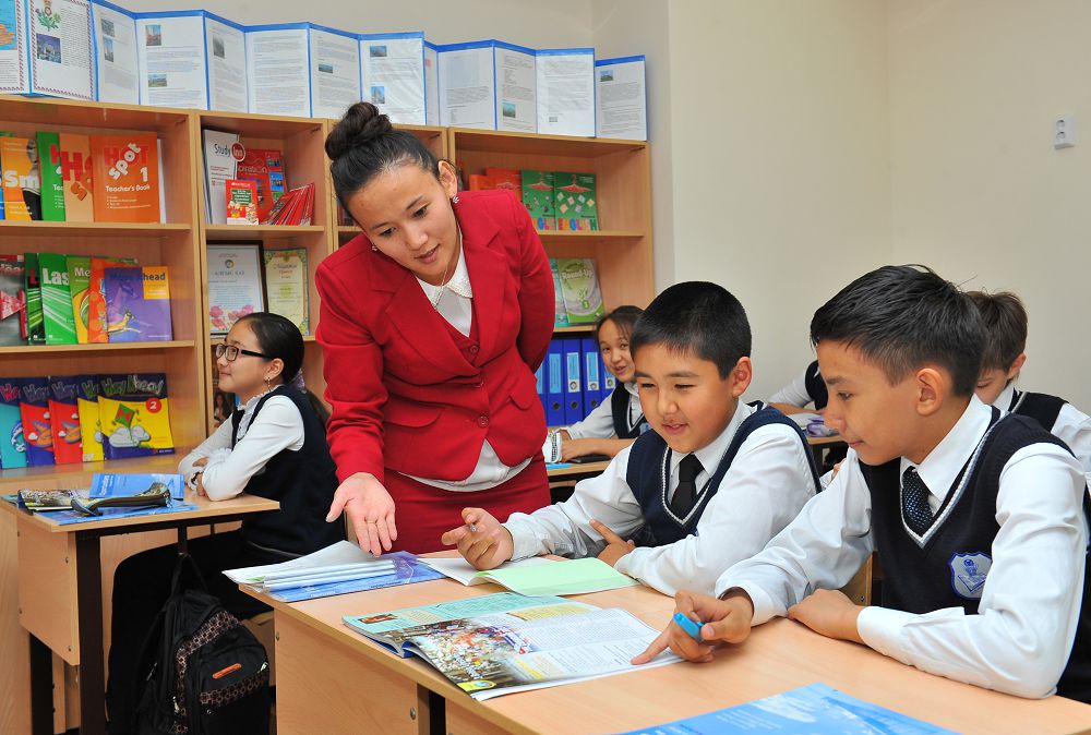 Muǵalimderdi qoldaýdyń naqty qadamy