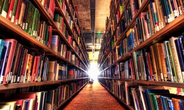 Alǵashqy qoǵamdyq kitaphana